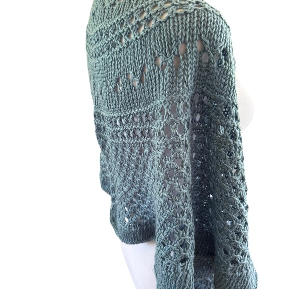 Women's Open handmade Crocheted Shawl in Blue EUC 52.5 l x 20” w - Picture 5 of 5